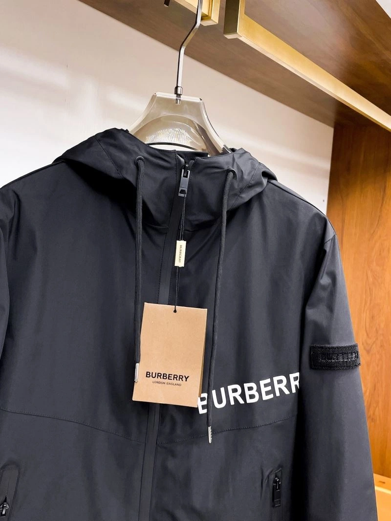 Burberry Outwear Effortless 100682