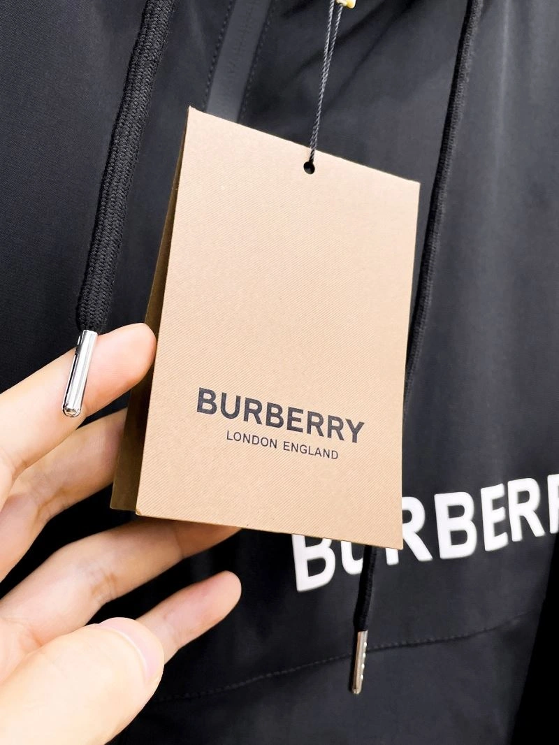 Burberry Outwear Effortless 100682
