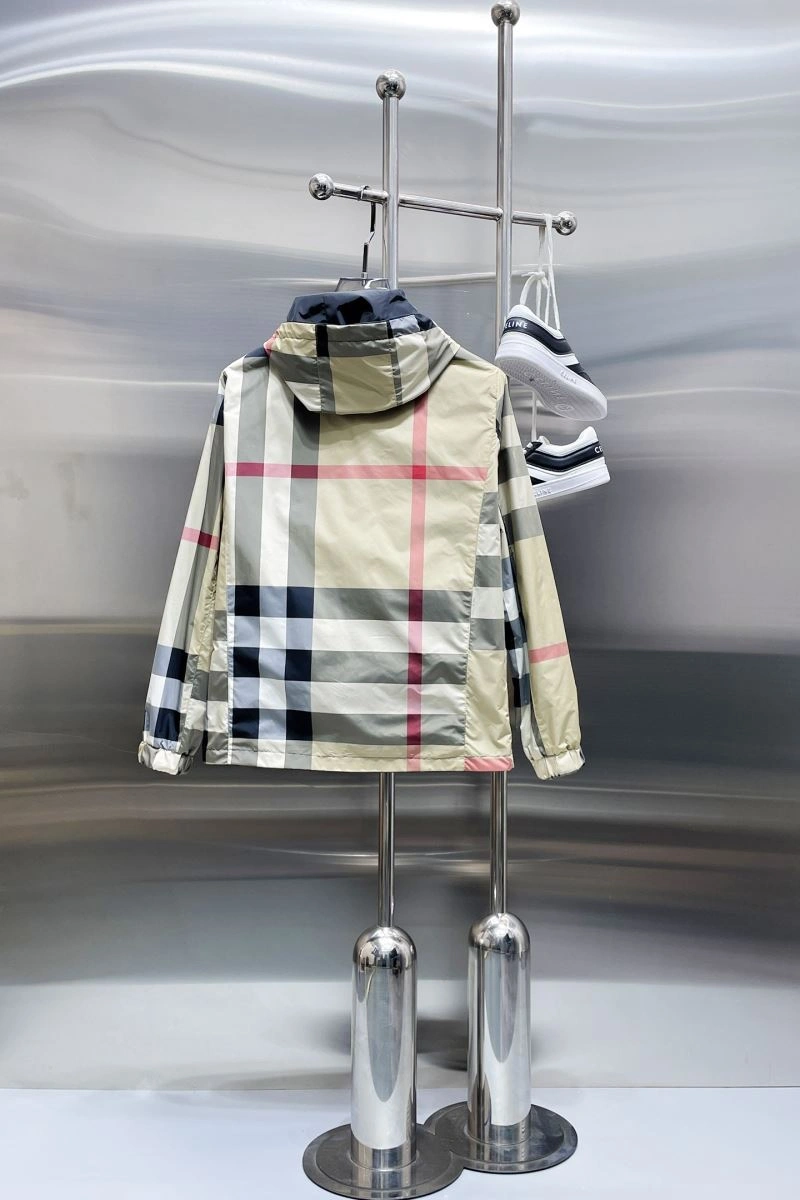 Functional Burberry Outwear 100240