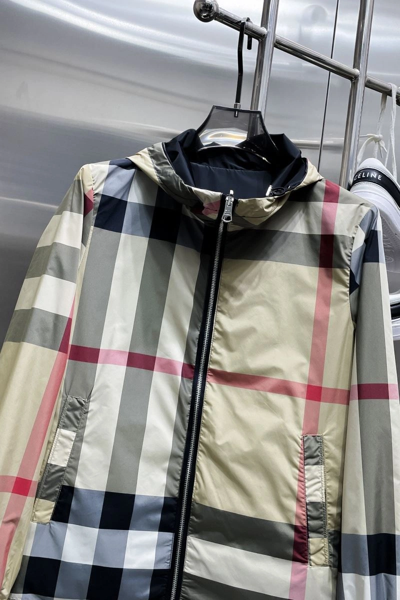 Functional Burberry Outwear 100240