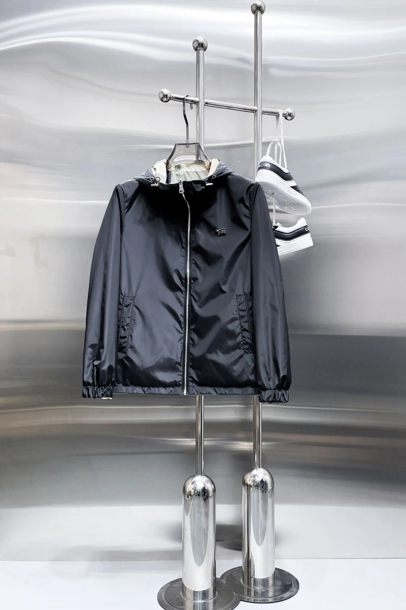 Functional Burberry Outwear 100240