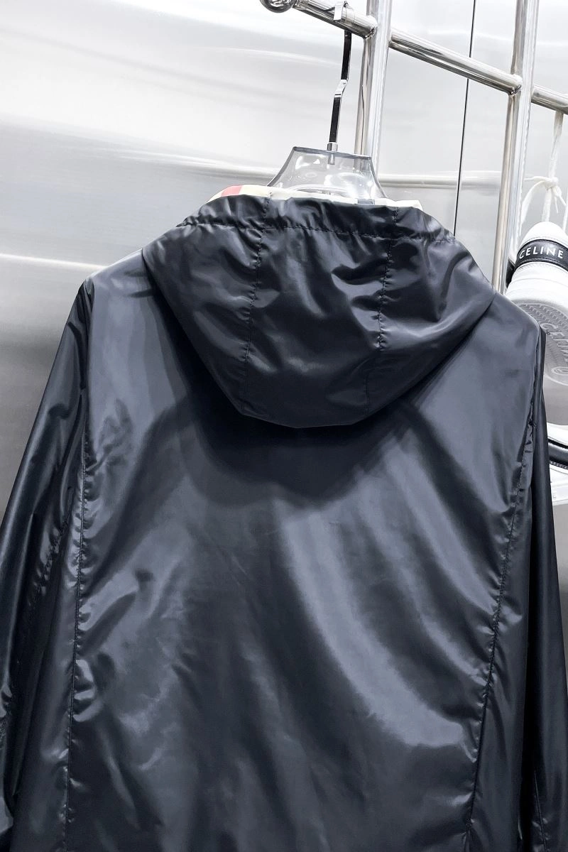 Functional Burberry Outwear 100240