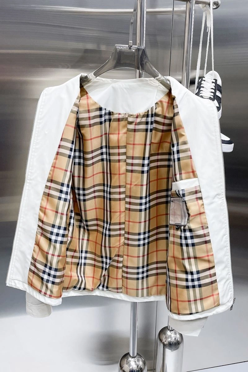 Burberry Outwear Snug 100222
