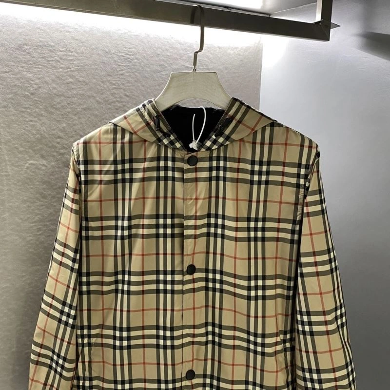 Resilient Burberry Outwear 100204
