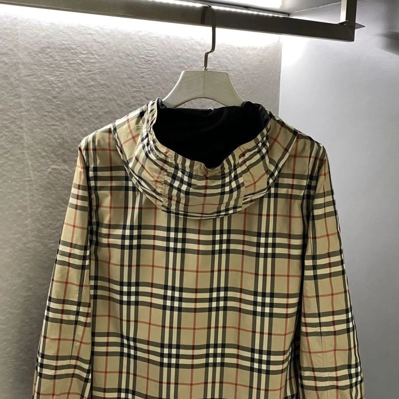 Resilient Burberry Outwear 100204