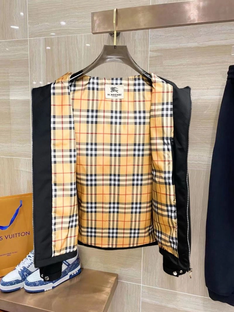 Seasonal Burberry Outwear 100174