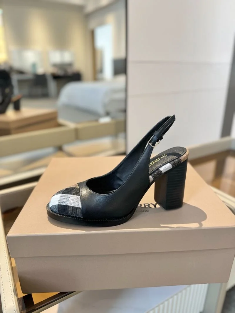 Burberry Sandals Sporty 17123