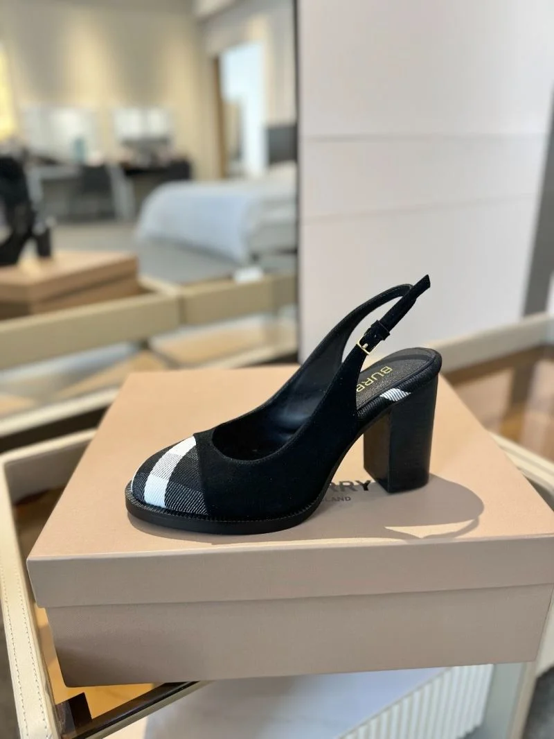 Burberry Sandals Effortless 17121