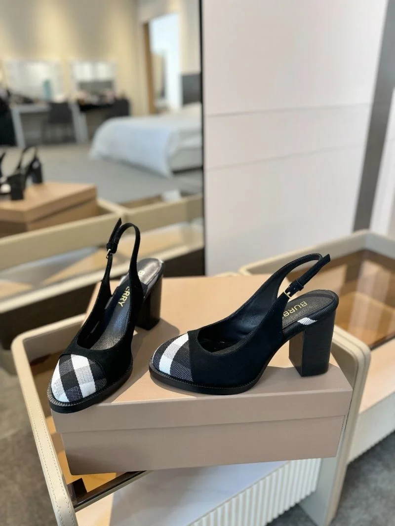 Burberry Sandals Effortless 17121