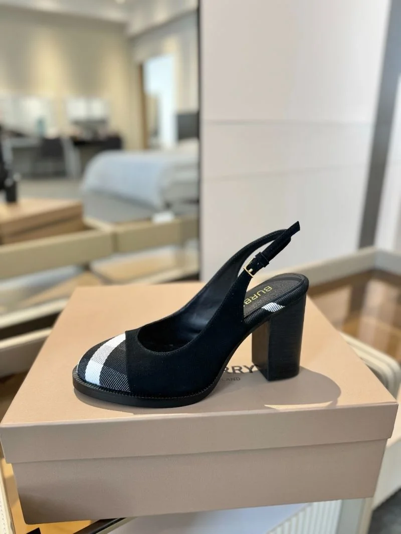 Burberry Sandals Effortless 17121