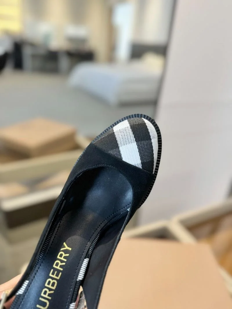 Burberry Sandals Effortless 17121