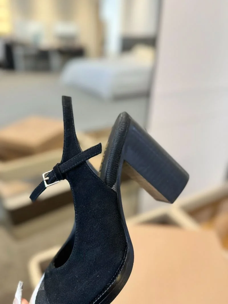 Burberry Sandals Elegant 17182