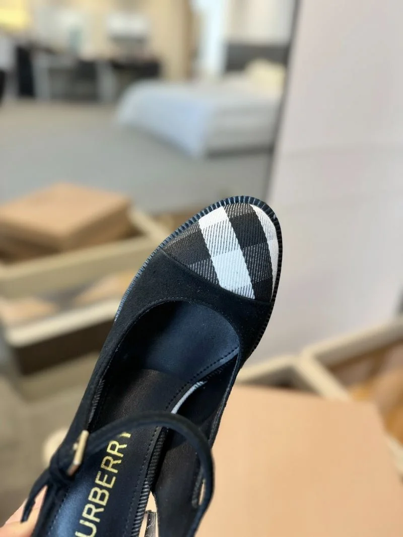 Burberry Sandals Elegant 17182
