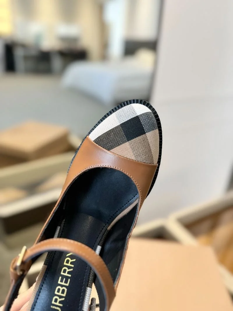Vibrant Burberry Sandals 17117