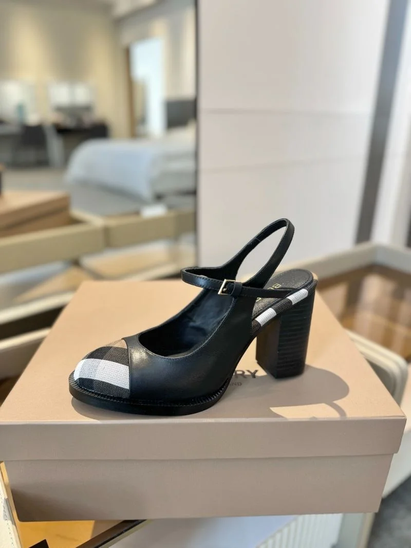 Resilient Burberry Sandals 17111