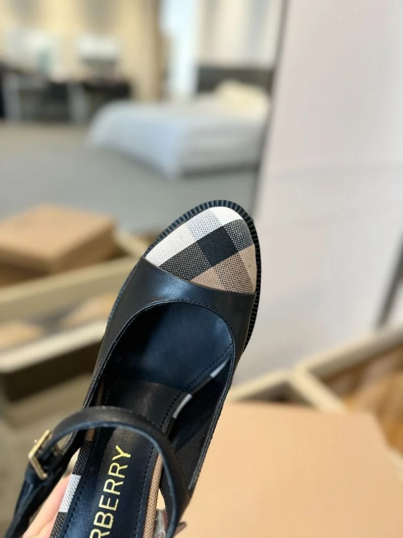 Resilient Burberry Sandals 17111