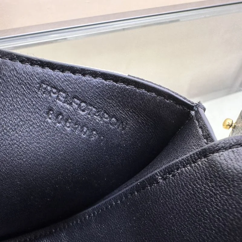Sporty Burberry Satchel Bags 38112