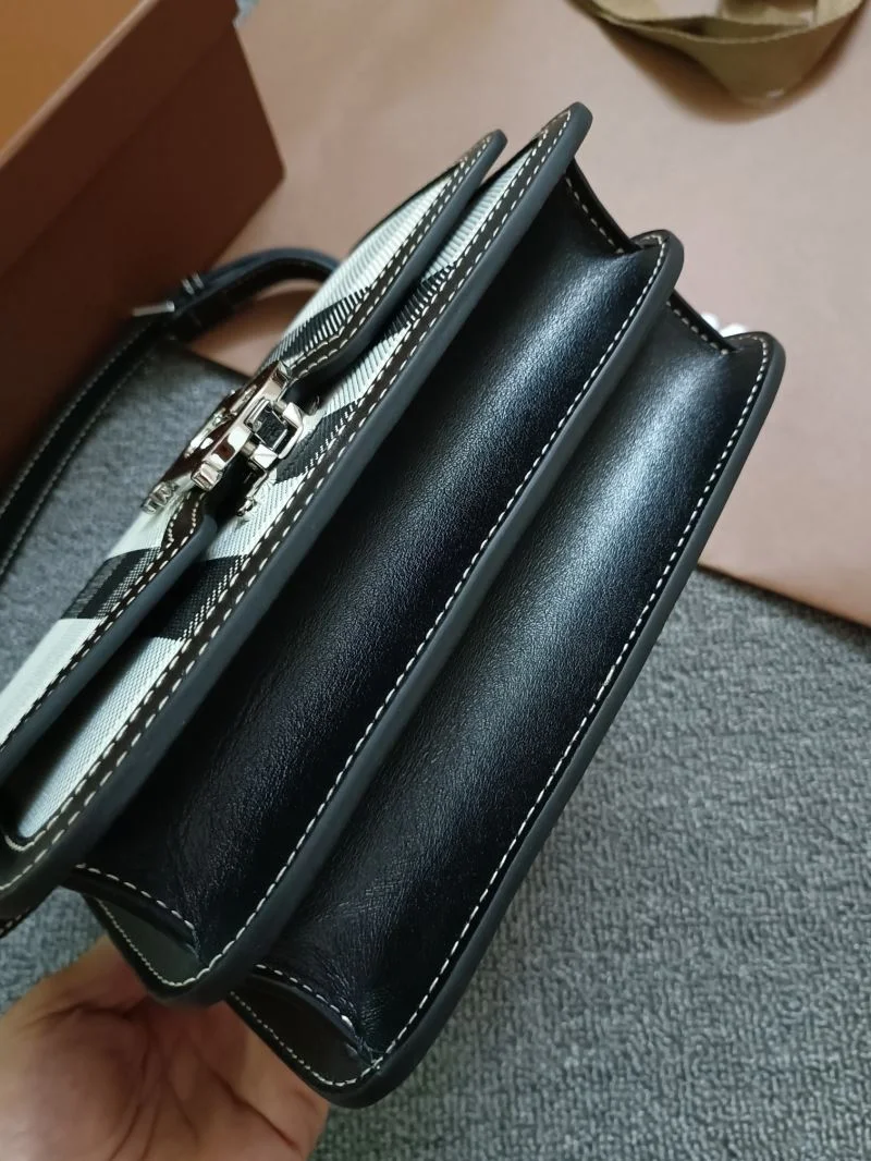 Minimalist Burberry Satchel Bags 37958