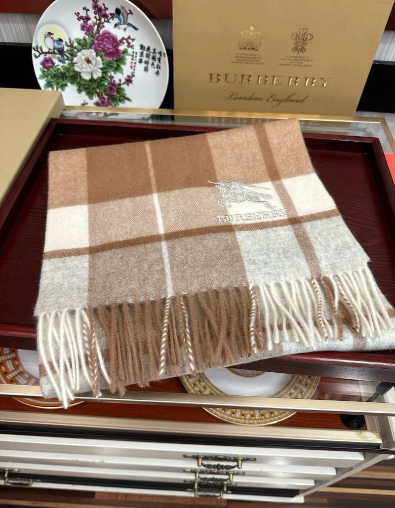 ComfortFit Burberry Scarf 271352