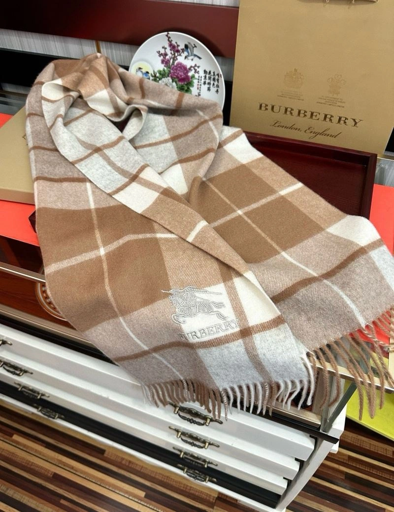 ComfortFit Burberry Scarf 271352