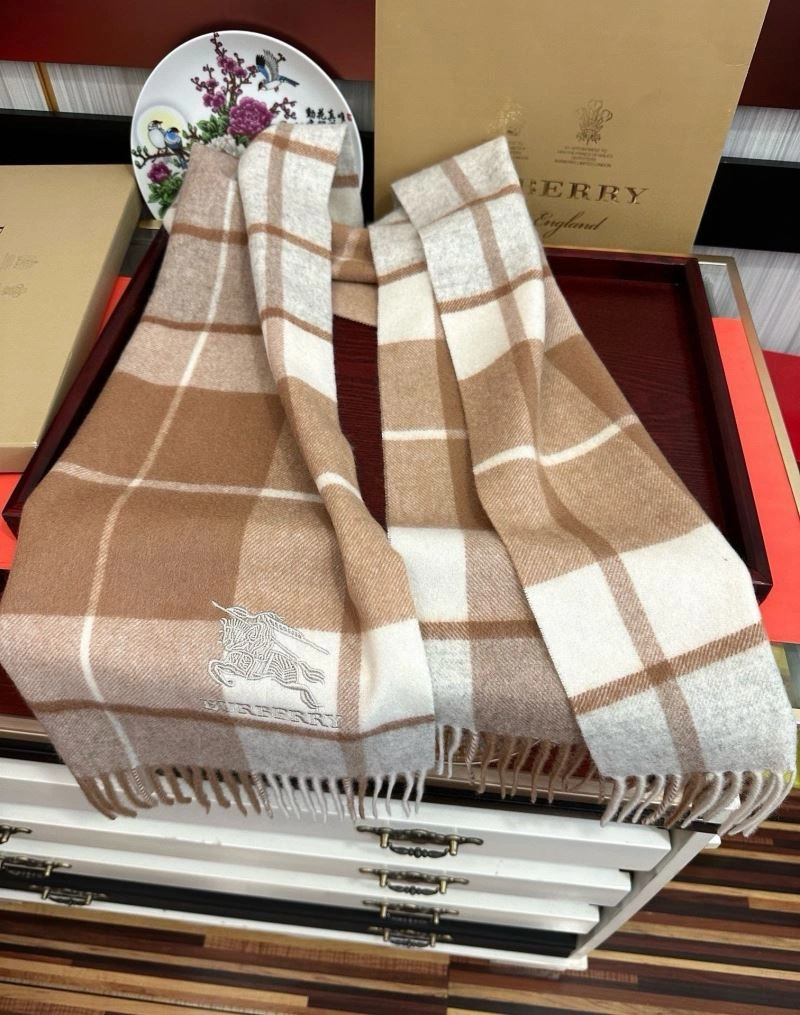 ComfortFit Burberry Scarf 271352