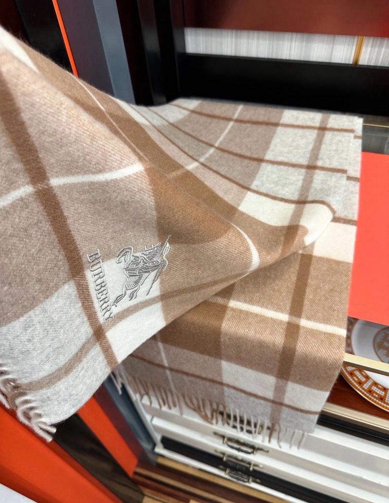 ComfortFit Burberry Scarf 271352
