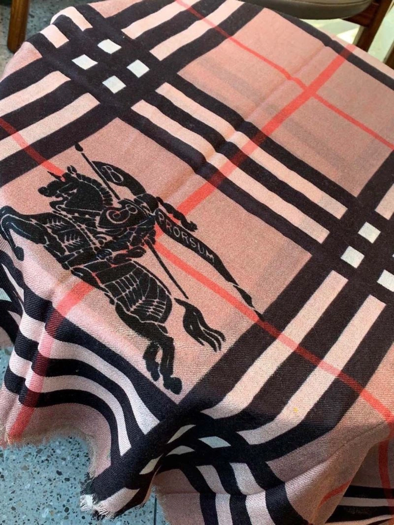 Burberry Scarf ZipUp 271340