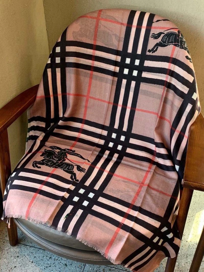 Burberry Scarf ZipUp 271340