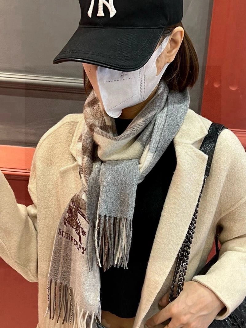 FashionForward Burberry Scarf 271356