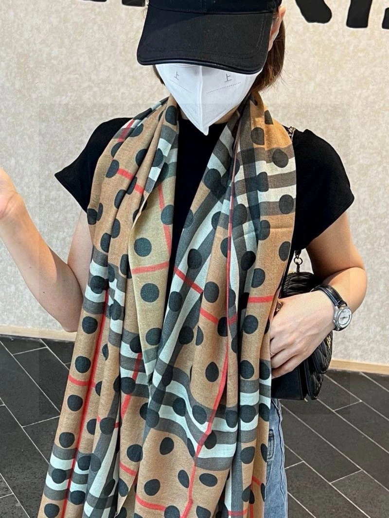 Packable Burberry Scarf 271334