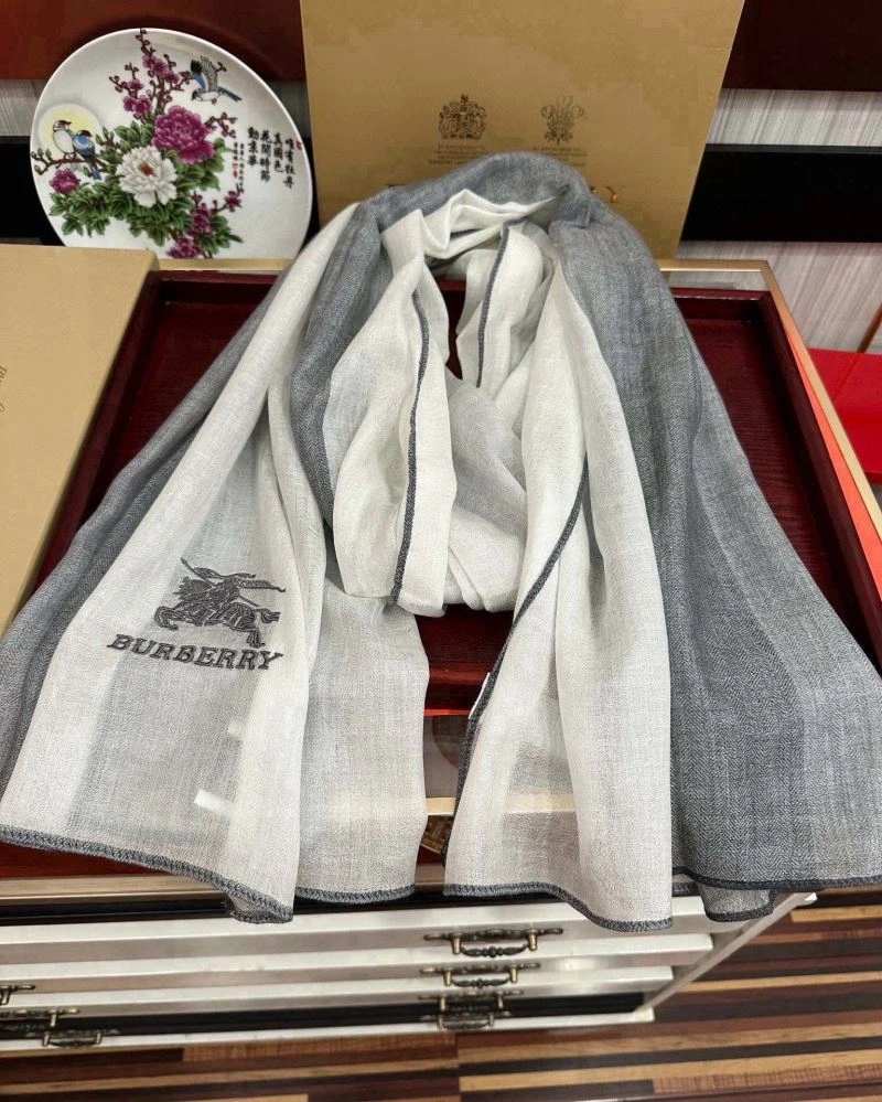 Burberry Scarf Sophisticated 271297