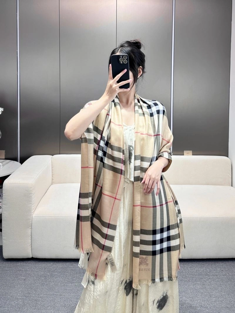 Lightweight Burberry Scarf 272027