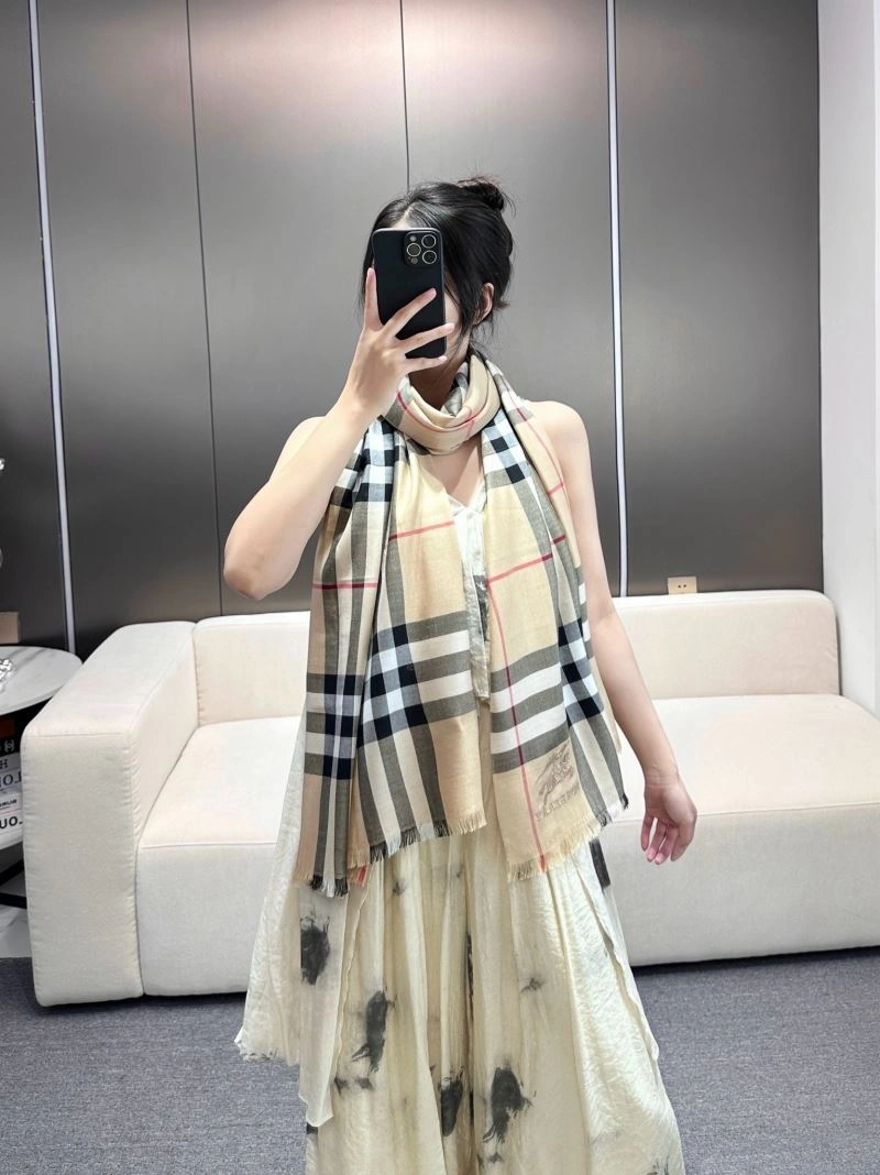 Lightweight Burberry Scarf 272027