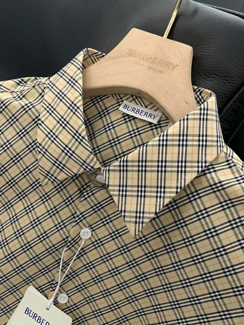 Minimalist Burberry Shirts 101653
