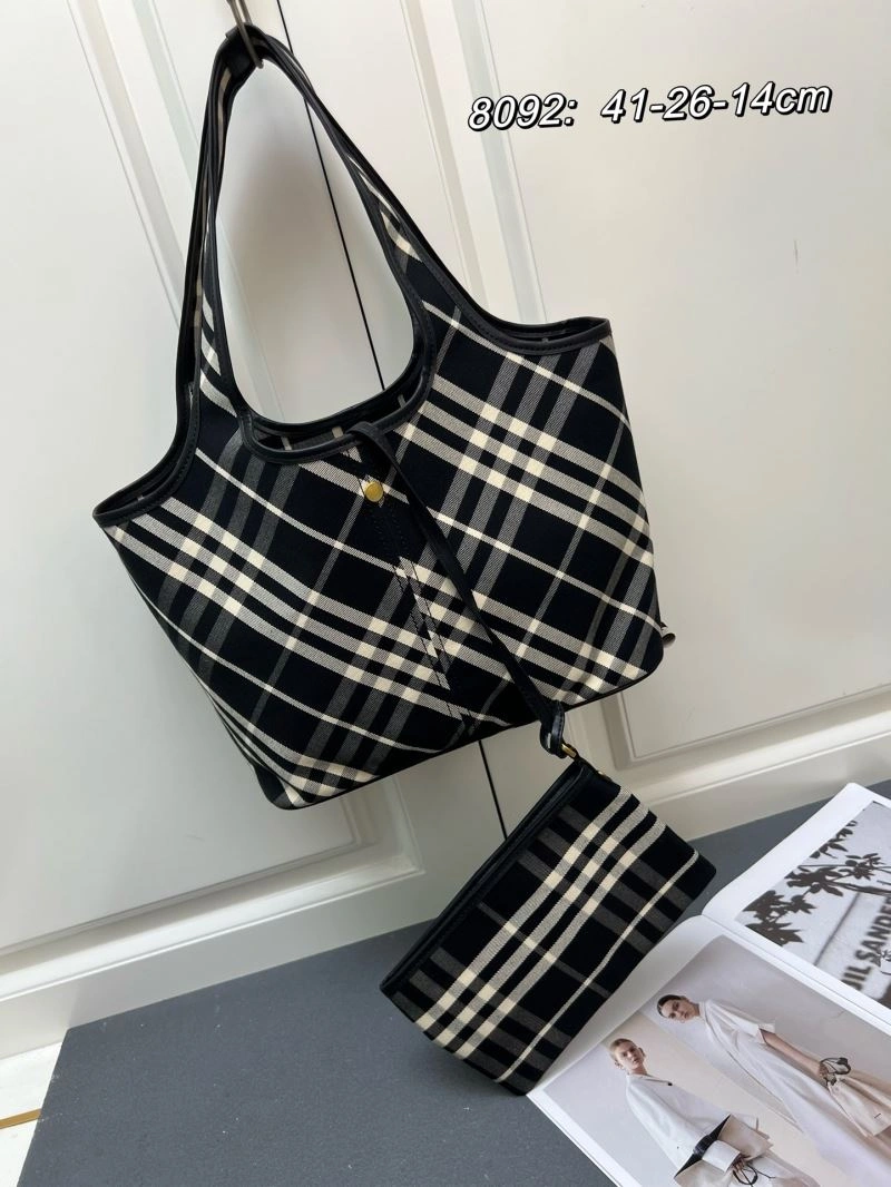 Burberry Shopping Bags Minimalist 84563