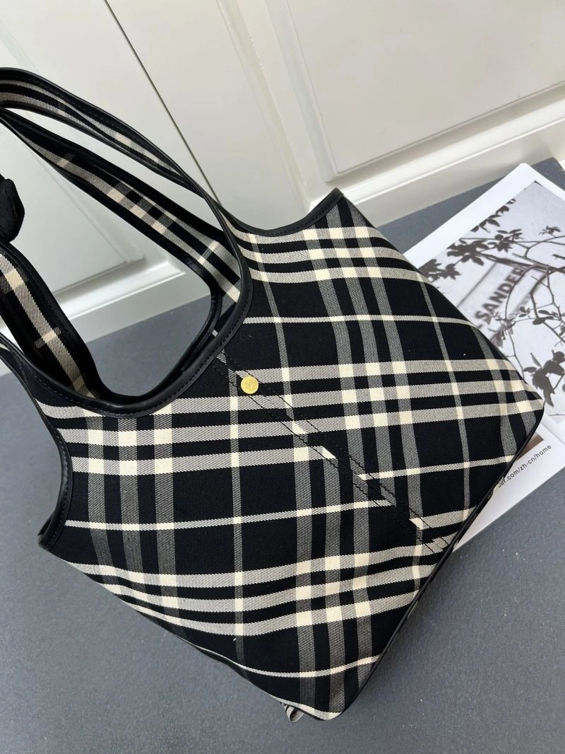 Burberry Shopping Bags Minimalist 84563