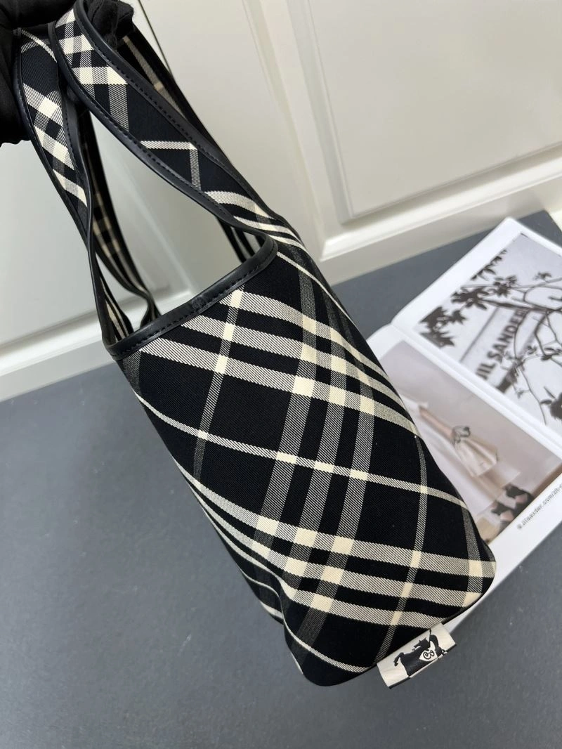 Burberry Shopping Bags Minimalist 84563