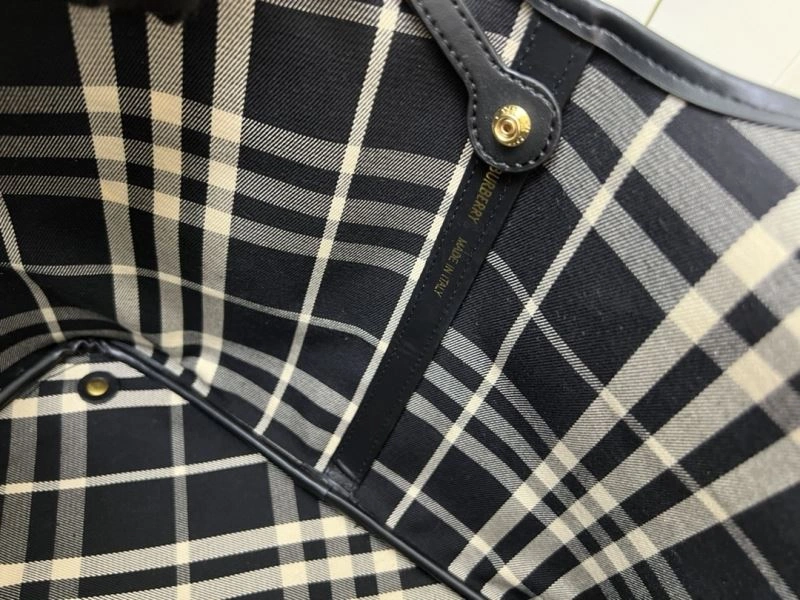 Burberry Shopping Bags Minimalist 84563