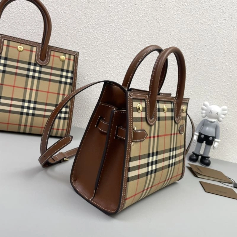 Burberry Shopping Bags Minimalist 84547