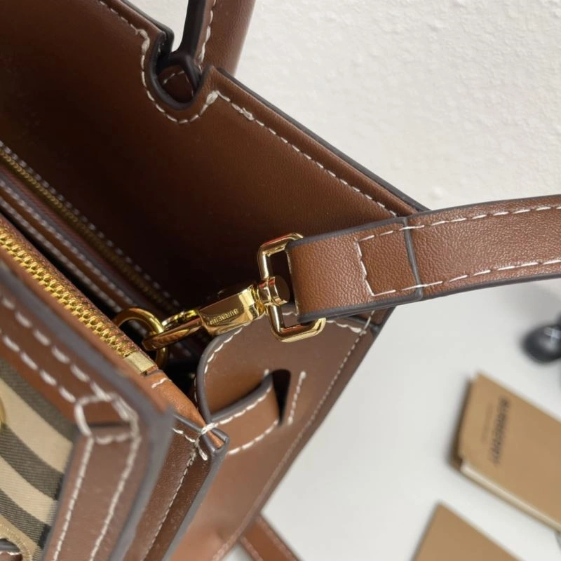 Burberry Shopping Bags Minimalist 84547