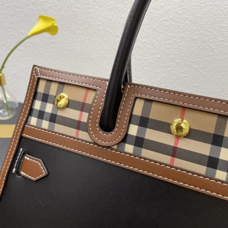 Tailored Burberry Shopping Bags 84544