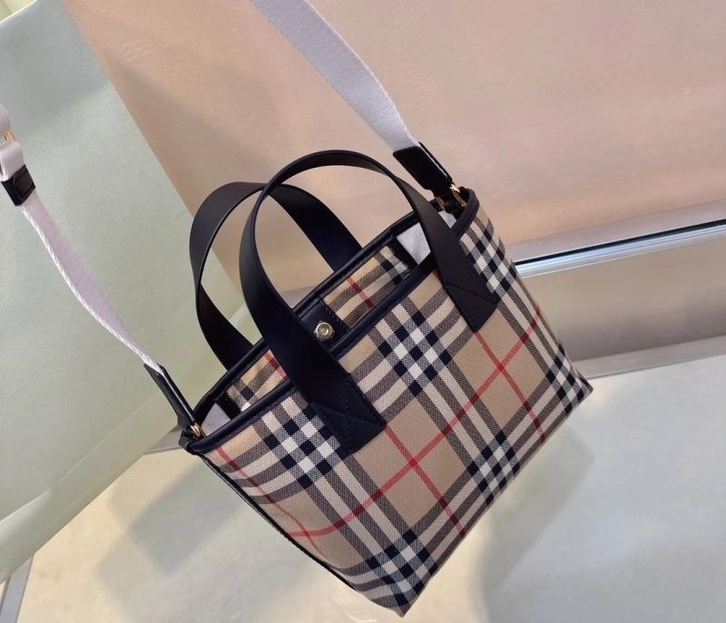ModernLook Burberry Shopping Bags 64511
