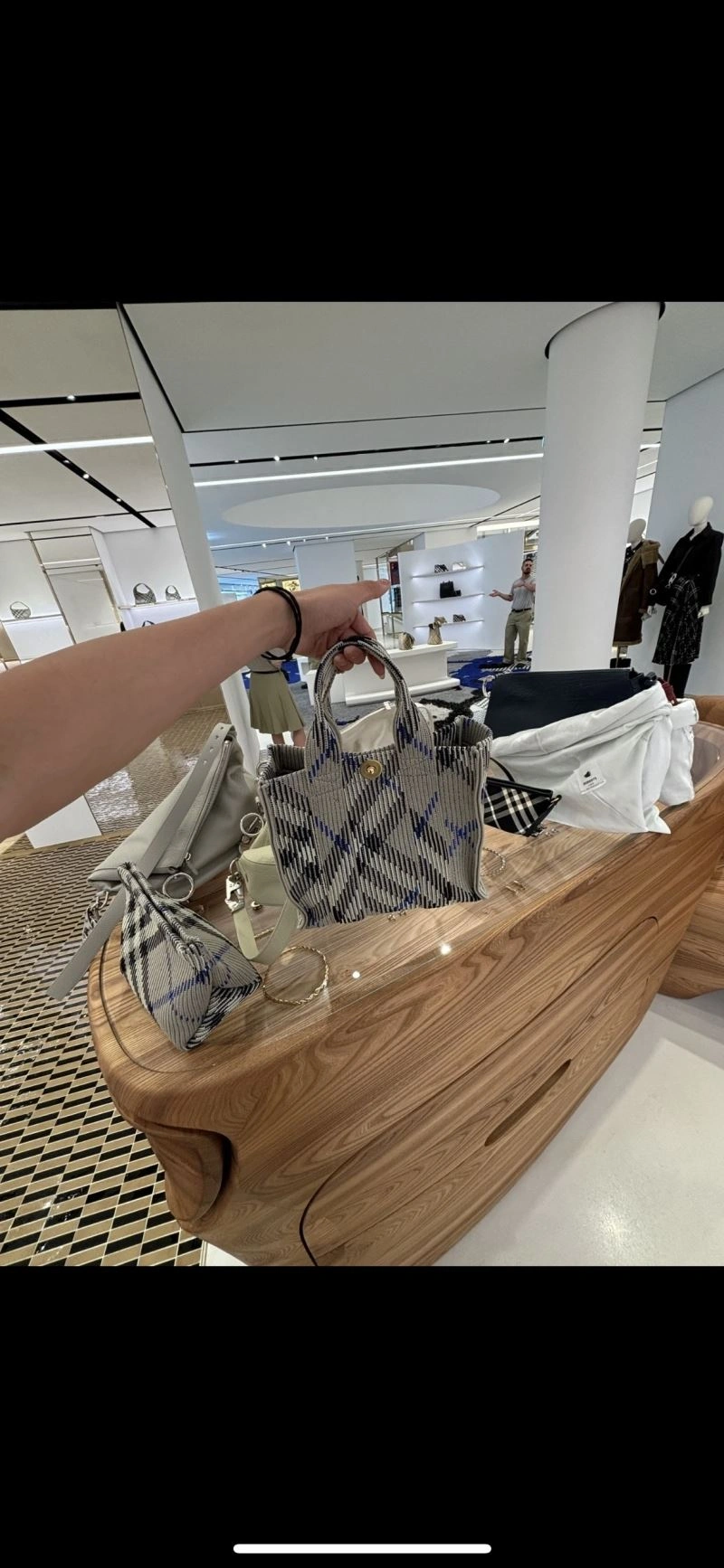 Burberry Shopping Bags Breathable 64517