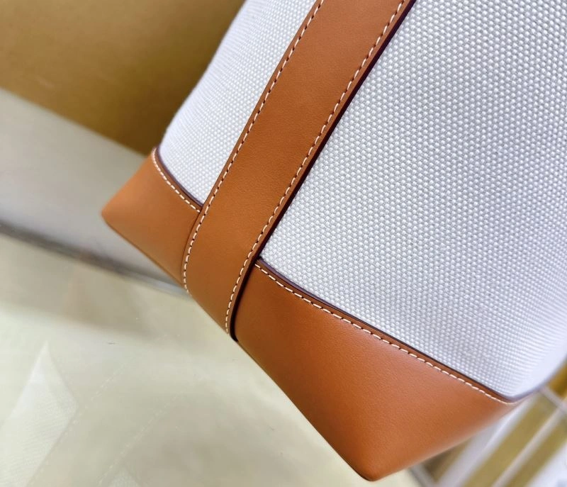 Burberry Shopping Bags Sustainable 64537