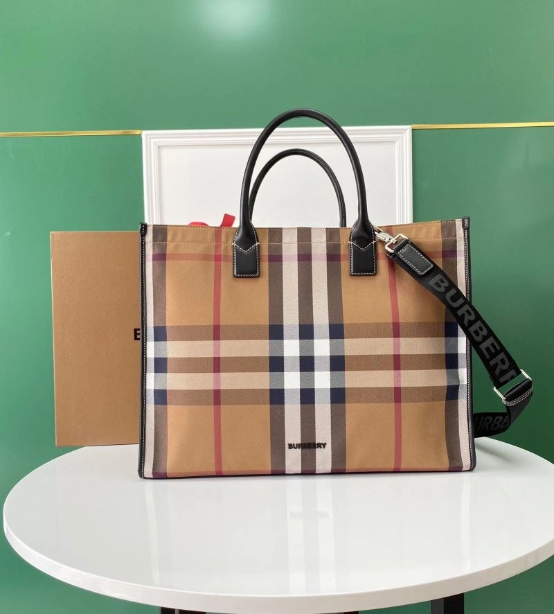 Lightweight Burberry Shopping Bags 64566