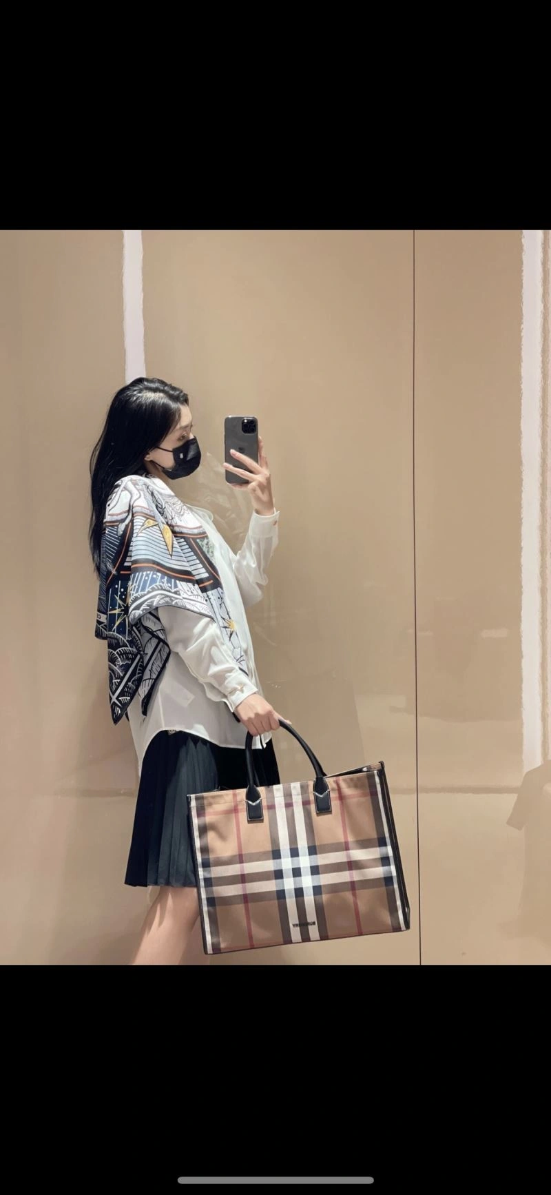 Lightweight Burberry Shopping Bags 64566