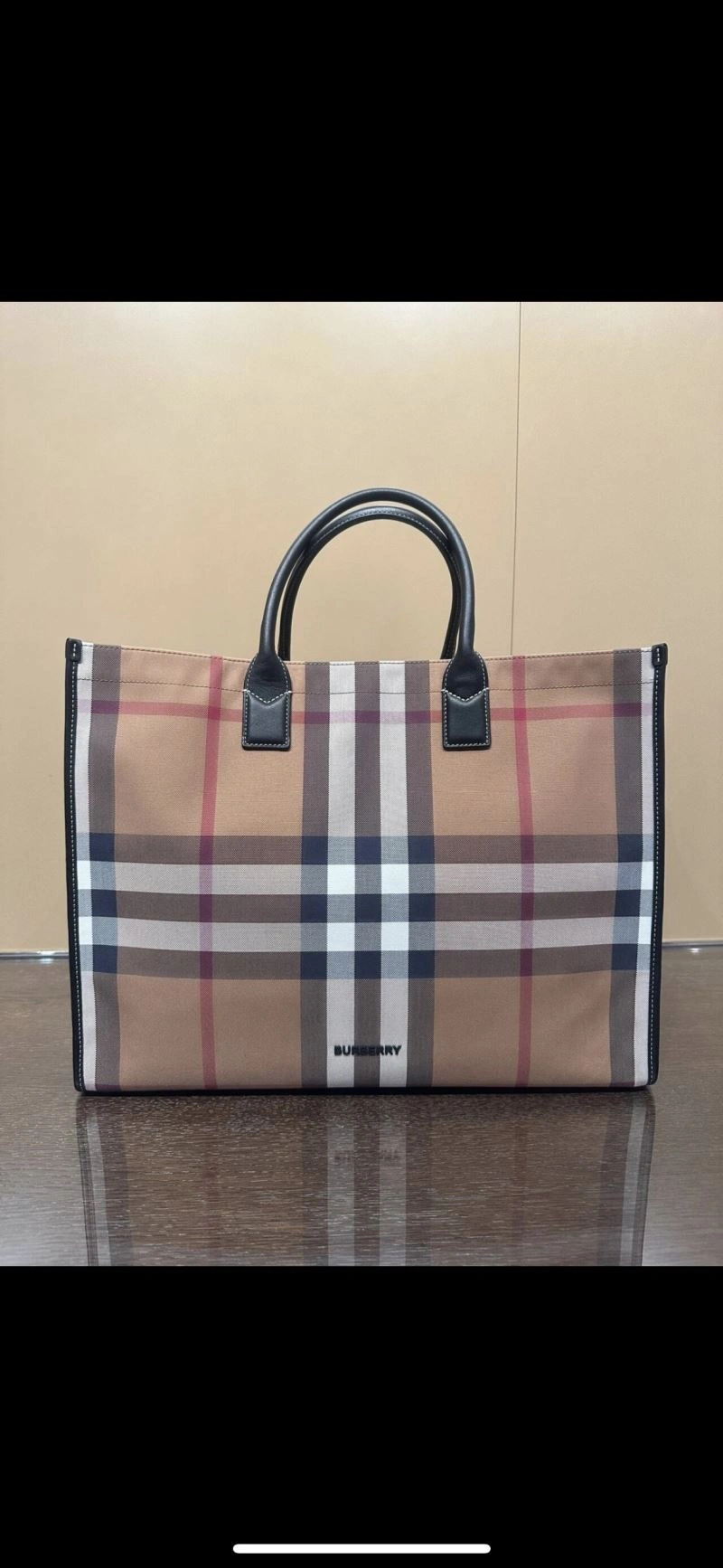 Lightweight Burberry Shopping Bags 64566
