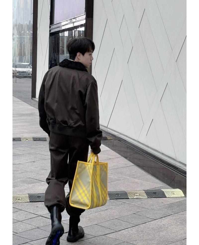 Burberry Shopping Bags Supportive 64512