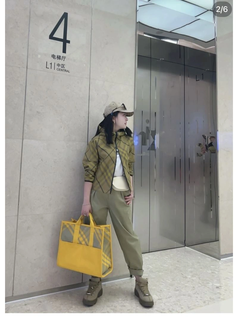 Burberry Shopping Bags Supportive 64512