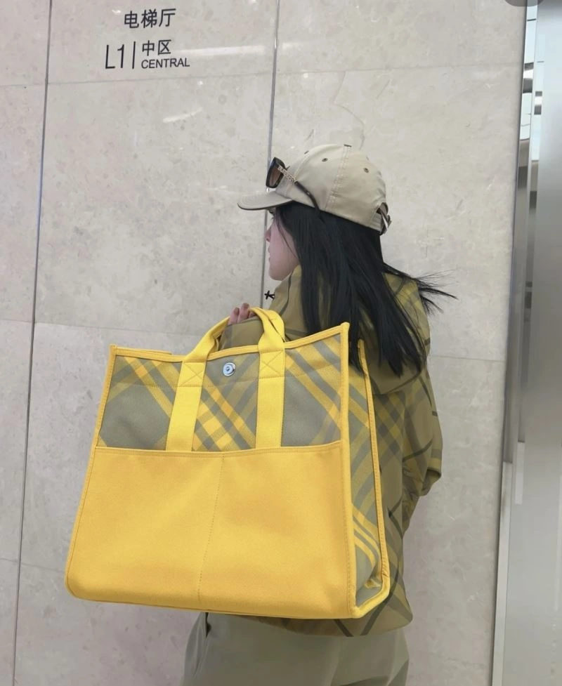 Burberry Shopping Bags Supportive 64512